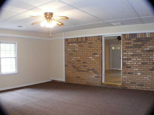 Building Photo - 180 Bruce Ct