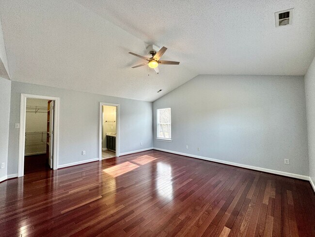 Building Photo - 910 Cantor St
