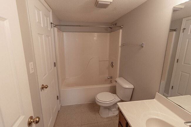 Building Photo - 5567-5569 Pinehurst Ln.