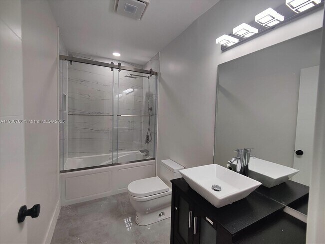 Building Photo - 5109 Banyan Ln