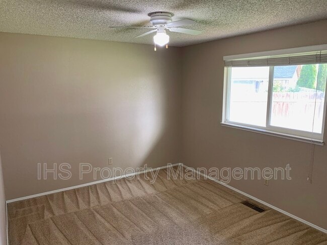 Building Photo - 912 E Eastlake Dr