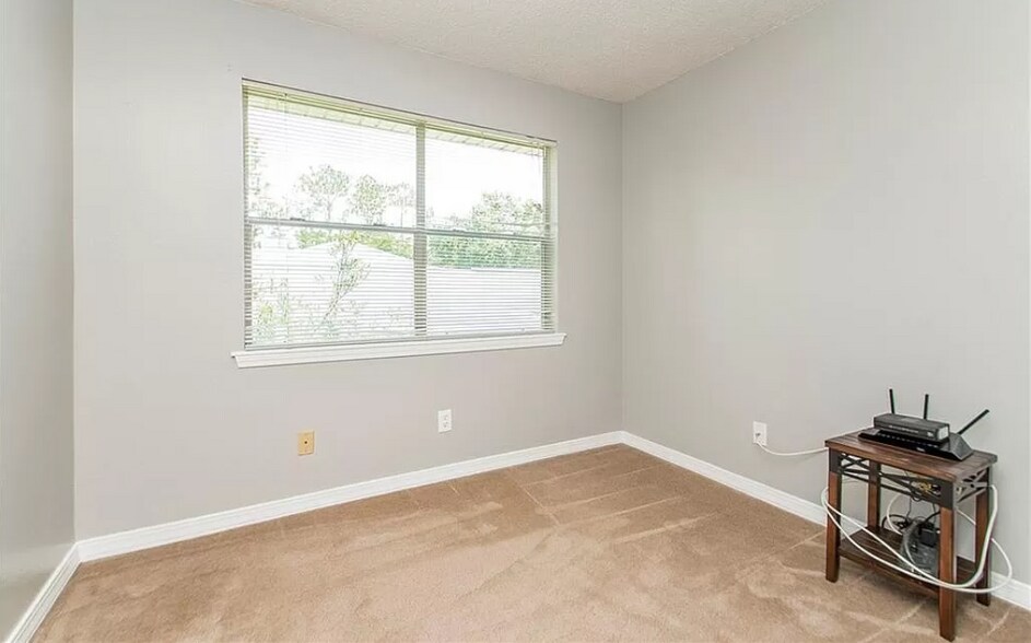 Building Photo - 105 Larchwood Dr