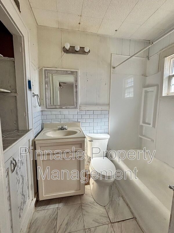 Building Photo - 1315 Guadalupe St