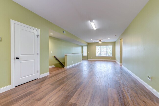 Building Photo - GRADUATE STUDENTS!! 2 Bed 2 Bath Near SSM Cardinal Glennon, St. Louis University