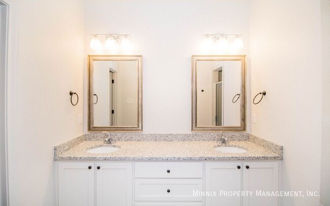 Building Photo - 1605 102nd St