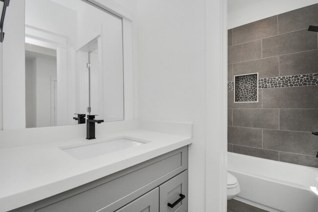 Building Photo - 778 W Tidwell Rd