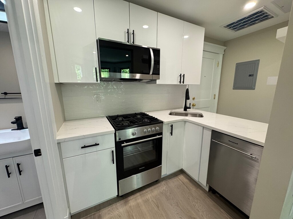 Building Photo - 14 Edgerly Rd