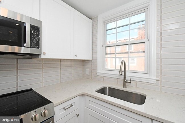 Building Photo - 2219 Ardmore Ave