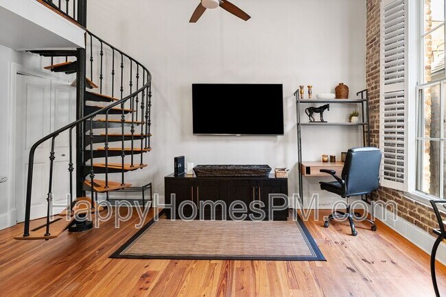 Building Photo - 377 King St