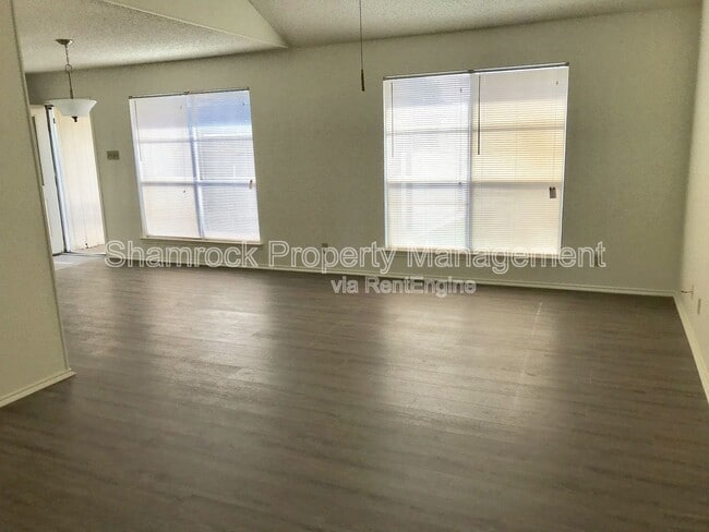 Building Photo - 201 Sam Dr