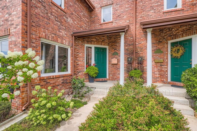 Building Photo - 287 S Holly St