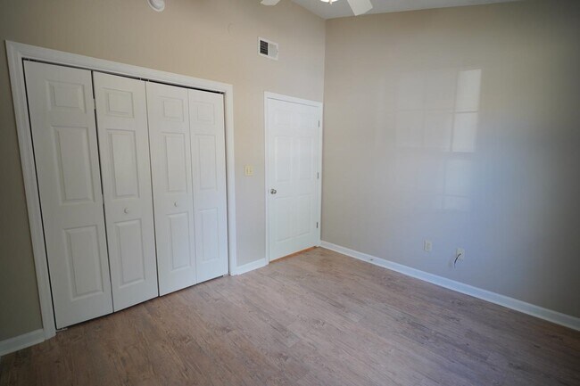 Building Photo - 2414 Manzanita Ct