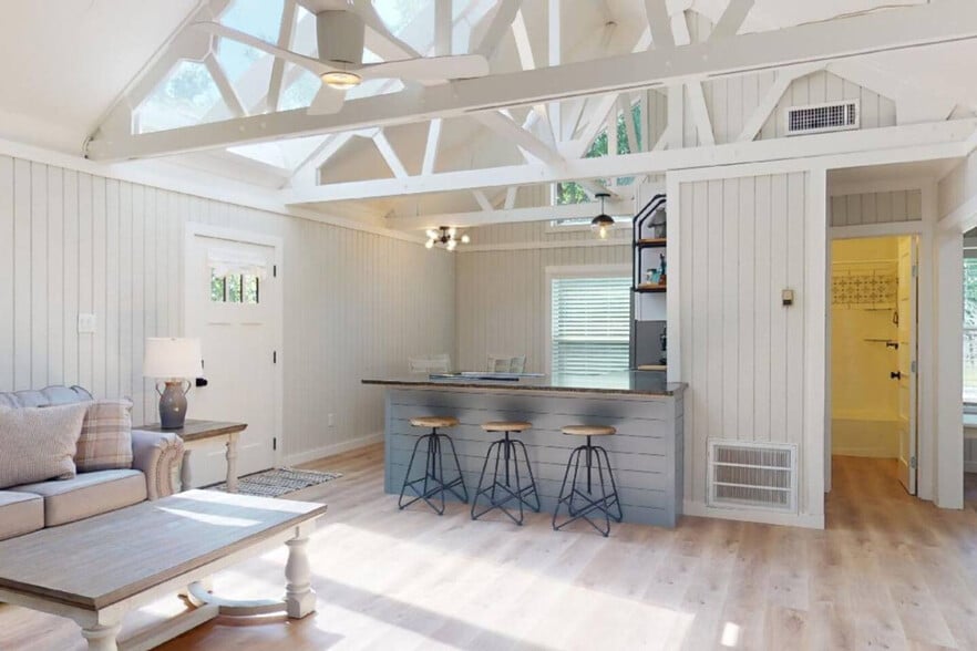 Building Photo - 2171 N Forest Pkwy