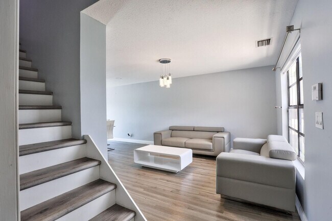 Building Photo - 6052 Lace Wood Cir