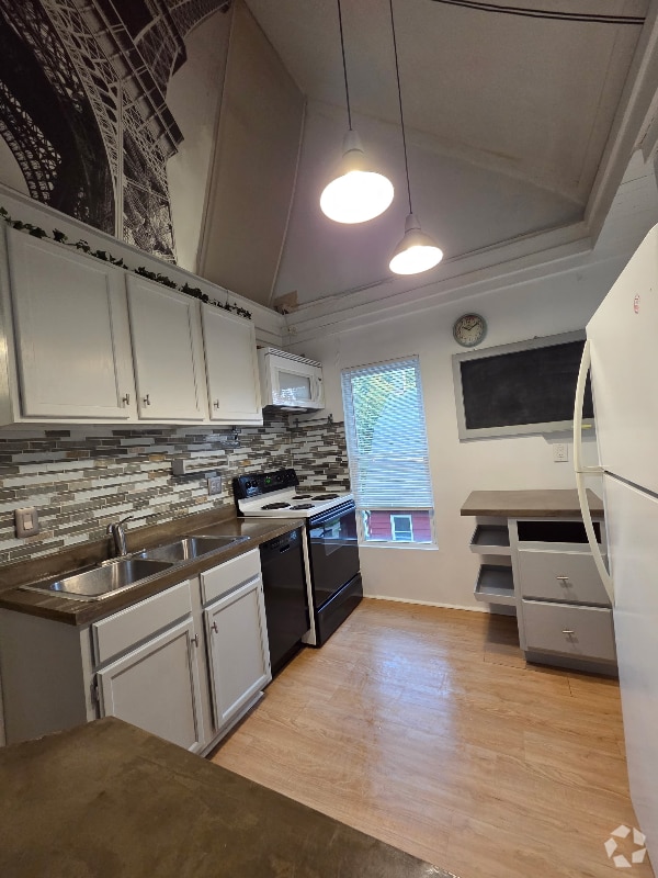 Building Photo - 475 Sherman St