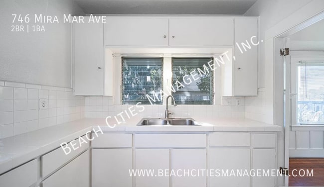 Building Photo - 746 Mira Mar Ave