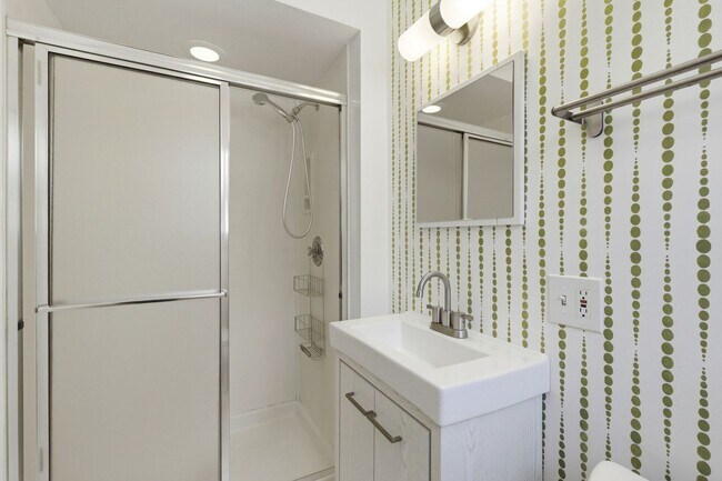 Building Photo - 556 Barton Ave