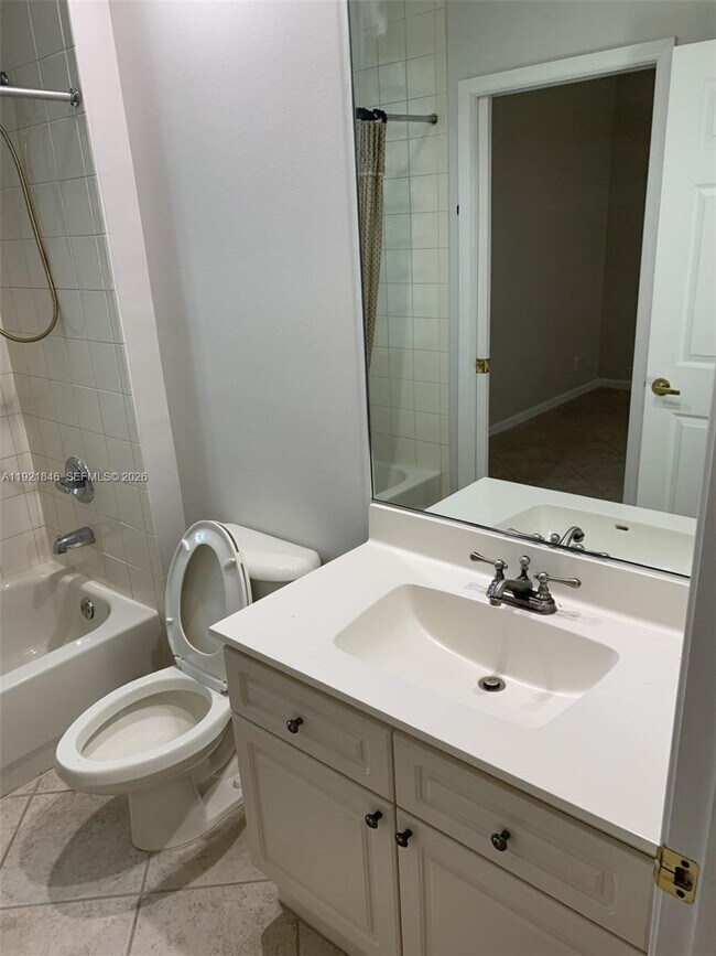 Building Photo - 2518 Bay Pointe Ct