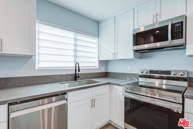 Building Photo - 355 Panama Ave