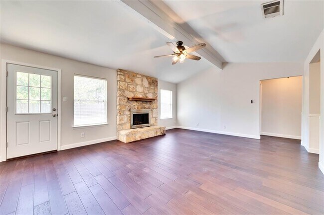 Building Photo - 519 Yucca Dr