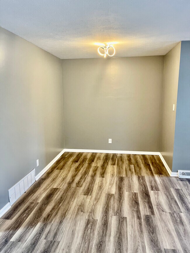 Building Photo - 18475 Bennett Rd