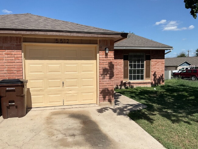 Building Photo - 5512 Lochmoor-
