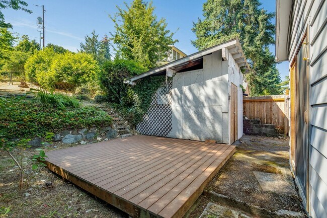 Building Photo - Charming 1 BD 1 BA cottage nestled on a be...