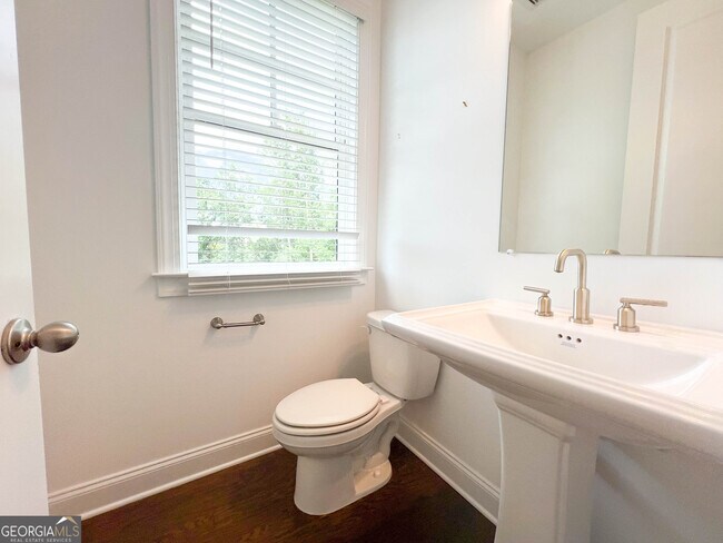 Building Photo - 6605 Beacon Dr