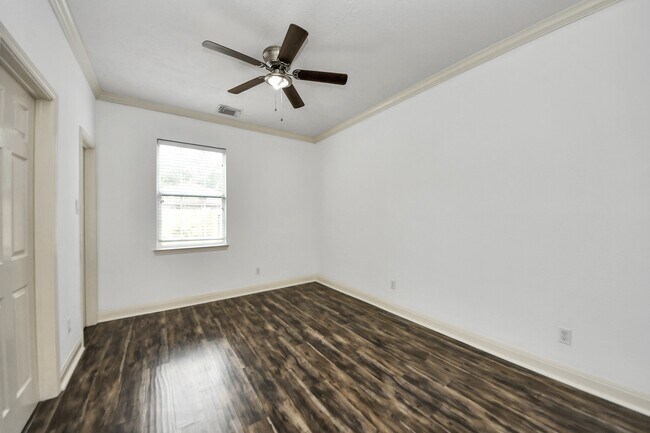 Building Photo - 3738 Lehall St
