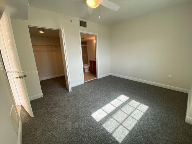 Building Photo - 610 Clematis St