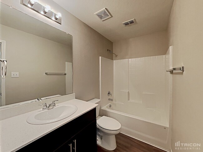Building Photo - 747 Myrtle Ln