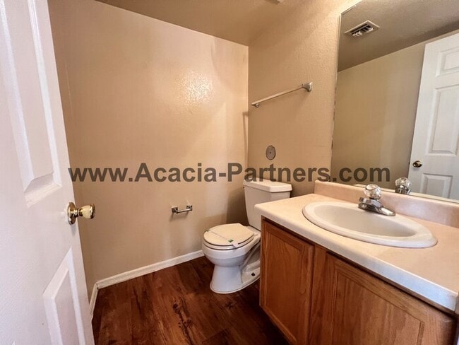 Building Photo - **Gated!!**Two Bedroom Townhome