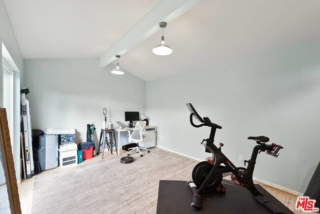 Building Photo - 1728 W 39th St