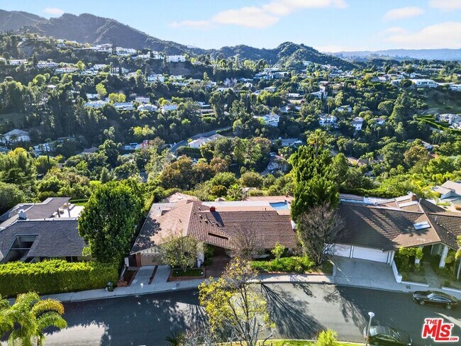 Building Photo - 3713 Dellvale Pl