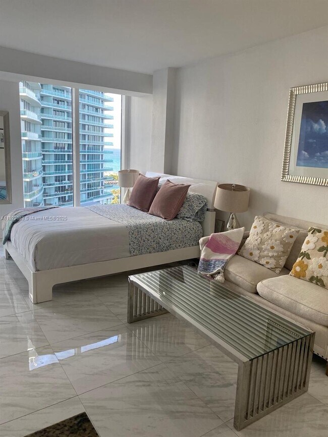Building Photo - 10275 Collins Ave