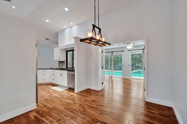 Building Photo - 1283 Barnstaple Cir