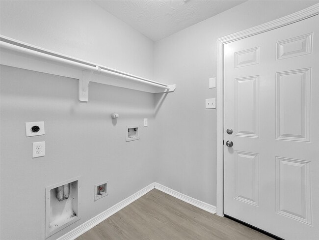 Building Photo - 21115 Escala Dr