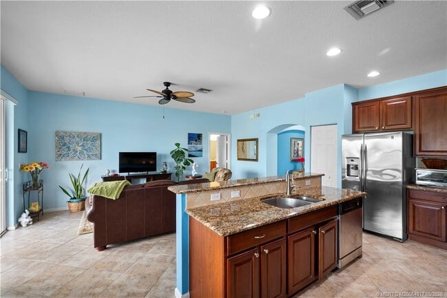 Building Photo - 691 SW Glen Crest Way