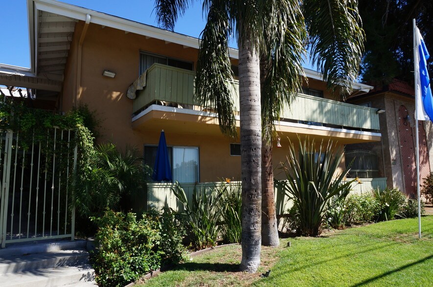 Building Photo - 20353 Saticoy St
