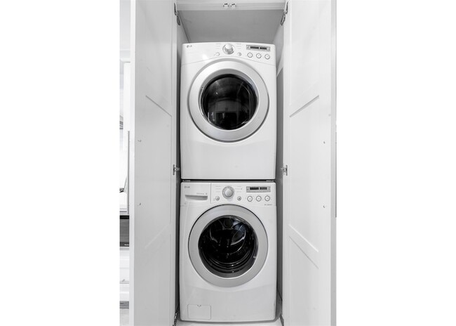 Building Photo - 808 Woodrow St