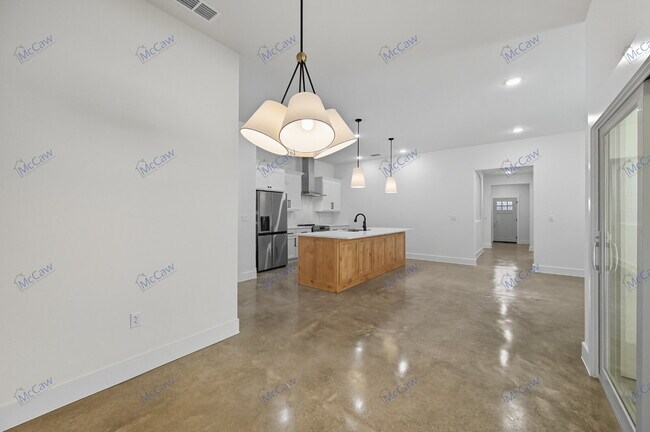 Building Photo - 102 Cardinal Wds