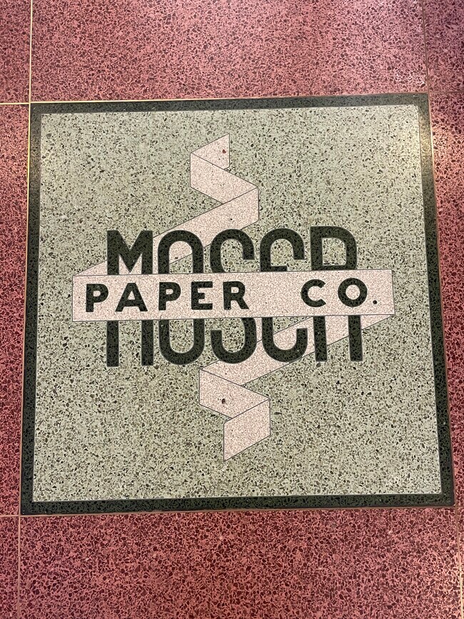 Building Photo - 621 S Plymouth Ct