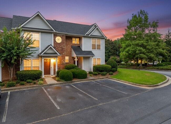 Building Photo - 3-bedroom, 2.5-bath end-unit townhome in the Garrison Square