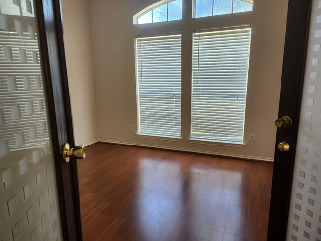 Building Photo - 3606 Chesapeake Ct