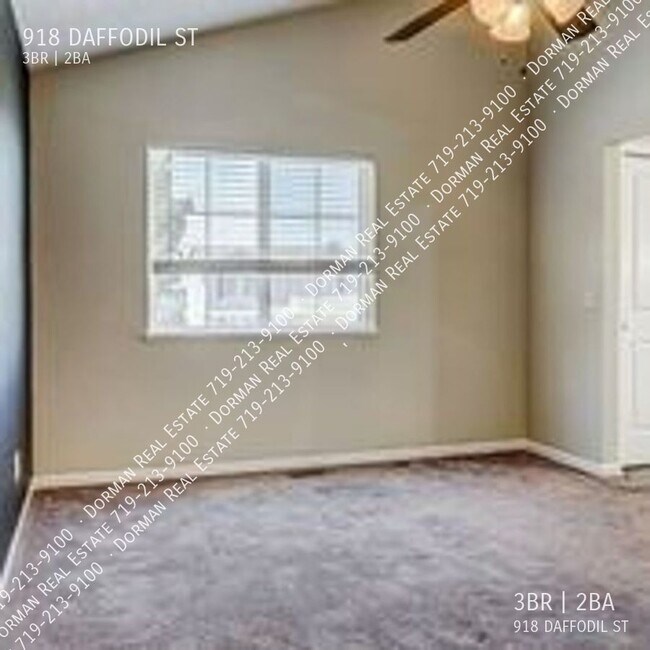Building Photo - 918 Daffodil St