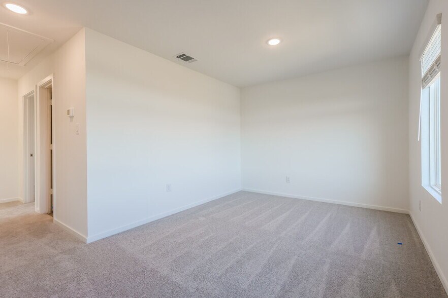 Building Photo - 536 Roquefort St