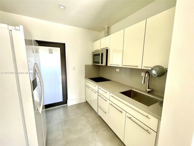 Building Photo - 2180 NW 23rd Ct