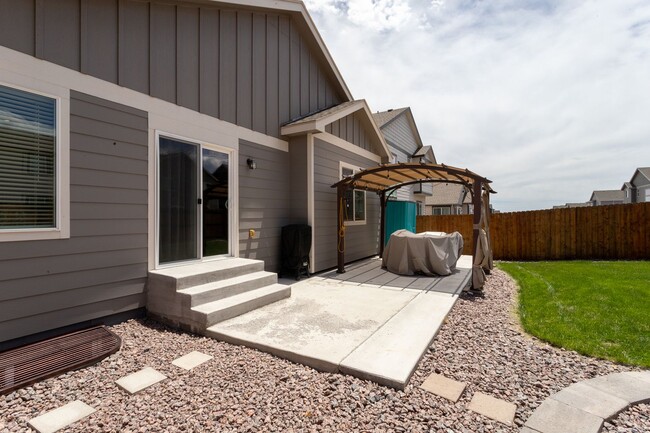 Building Photo - Stunning Ranch-Style Home with Inviting In...