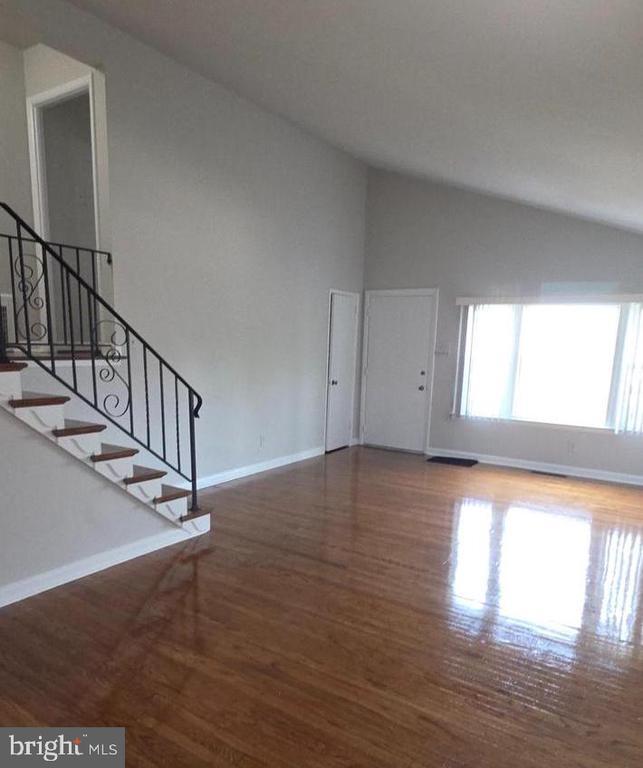 Building Photo - 5454 Burwood Ave