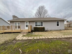 Building Photo - COMING SOON: Nice and Open 3 Bed 1 Bath Ho...